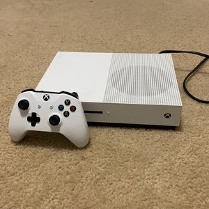 Microsoft XBox ONE + 1 Controller.